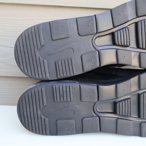 Nike Air Max Motion 2 Triple Black Men’s Sneakers Size 10.5 - Picture 5 of 9